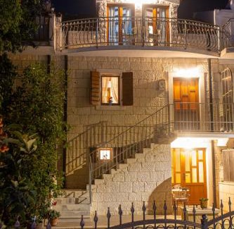 Seget Donji Villa | Villa Marela with Heated Swimming Pool