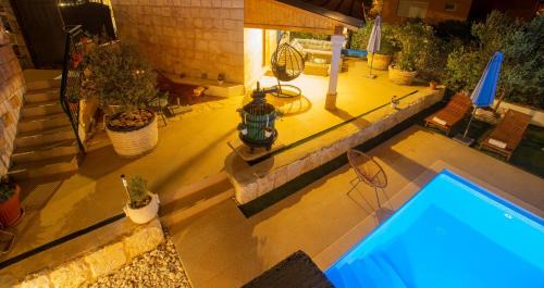 Seget Donji Villa | Villa Marela with Heated Swimming Pool
