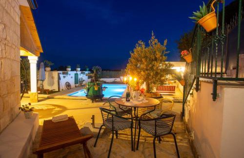 Seget Donji Villa | Villa Marela with Heated Swimming Pool