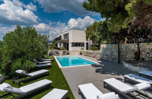 Kastel Kambelovac Villa | Villa Maremonte with Pool