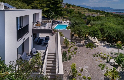 Kastel Kambelovac Villa | Villa Maremonte with Pool