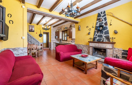 Illora Villa | Villa "Maria Illora" con vistas a la montaña, piscina privada y Wi-Fi