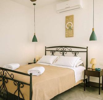 Naousa Casa | Villa Maria - Naoussa Squares Blue & Gold Suite