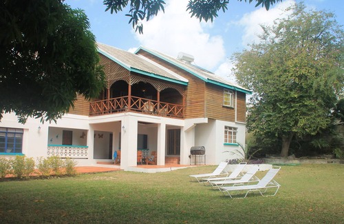 Fitts Village Casa | Villa Marie Guesthouse