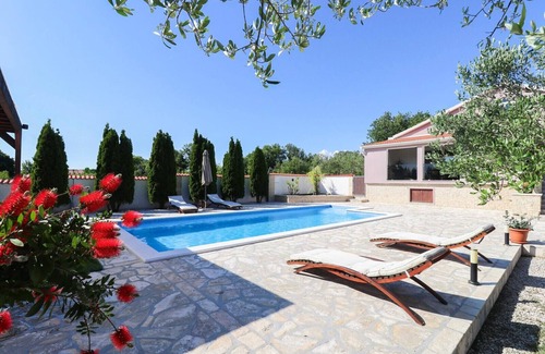 Policnik Villa | Villa Marija