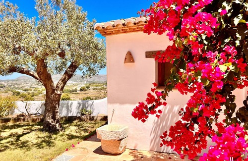 Fustera Villa | MARIPOSA- Acogedora casa de campo con piscina y vistas a la montaña