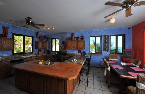 Ensenada Los Muertos Villa | Villa Marlin: un paraíso frente a la playa único en Bahía de los Sueños
