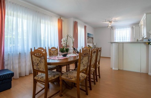 Kastel Cabaña | espaciosa villa con piscina privada y un amplio jardín