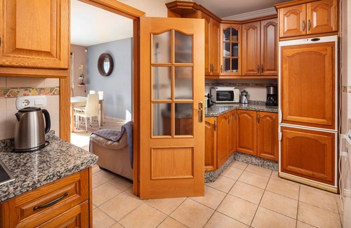 Canillas de Aceituno Villa | Villa 'Marylou' con vistas a la montaña, Wi-Fi y aire acondicionado