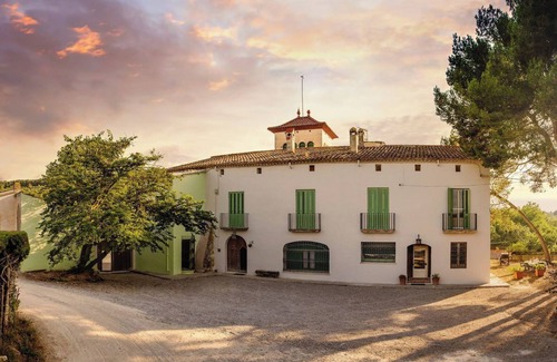 Torrelavit Villa | Villa "Masia Can Comas" con piscina, jardín y Wi-Fi