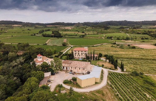 Torrelavit Villa | Villa "Masia Can Comas" con piscina, jardín y Wi-Fi