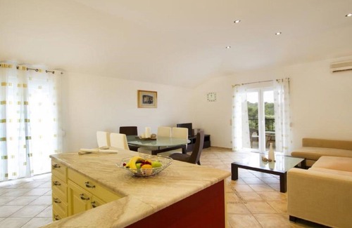 Krvavica Apartamento | Villa Matija **** PISCINA CLIMATIZADA, CERCA DE LA PLAYA, WiFi, APARCAMIENTO