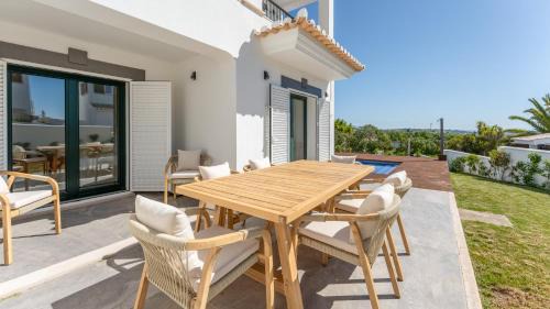 Praia da Luz Casa | Villa Maya Luxurious House With Pool by LovelyStay