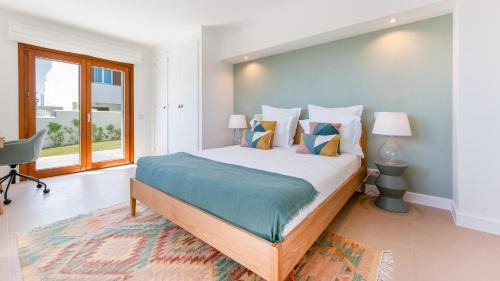 Praia da Luz Casa | Villa Maya Luxurious House With Pool by LovelyStay