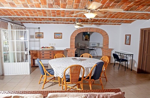 Chantepec Villa | Relajante casa acogedora con acento casero mexicano. A solo unos pasos del lago Chapala