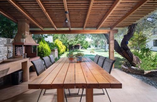 Sikia Casa | Villa Menie - Golden Fig Sykia lodge