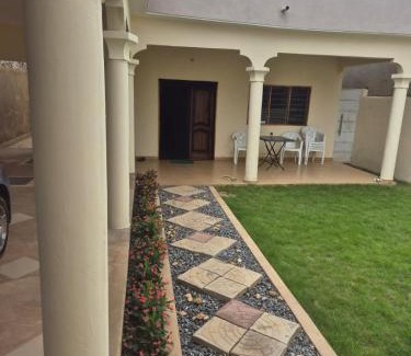 Agbodrafo Casa | Villa meublée avec parking privé et jardin Lomé Djagblé