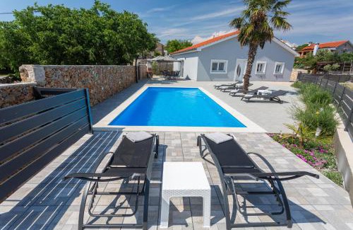 Garica Villa | Villa Mia