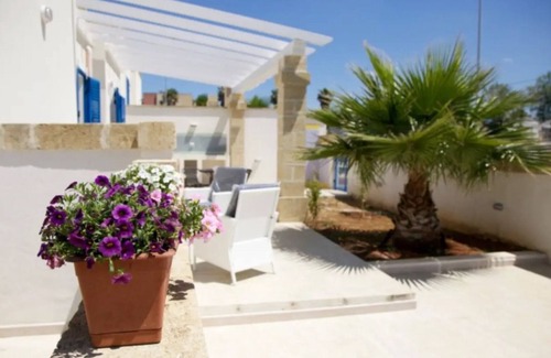 Lido Marini Villa | Villa 'Mina Uno' with Private Garden and Air Conditioning