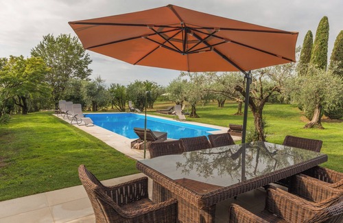 Montioni Villa | Villa 'Minerva' con vistas al lago, Wi-Fi y aire acondicionado