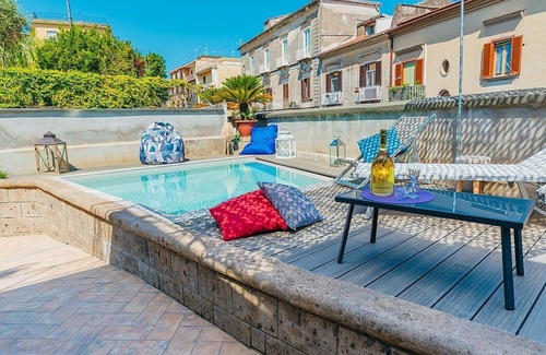 Sant'Agnello Villa | Villa Mira: una elegante y acogedora villa de tres pisos ubicada en el centro de Sant'Agnello.