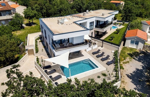 Municipality of Omisalj Villa | Villa Mirakul - New modern villa with pool, close to the beach