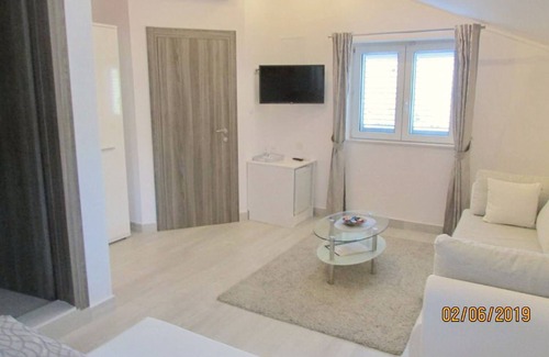 Kobas Casa | Villa Mirosa - Habitación Triple con vistas al bosque