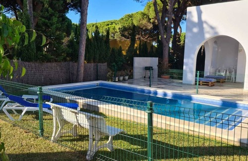Cabo Roche Chalet De Esquí | Villa mit Privatem Pool in Roche, Conil de la Frontera, Spanien für 8 Personen