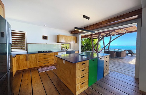 Nu'urua Villa | Villa Miti Vai by ENJOY VILLAS MOOREA / AC /8 pax /beach front