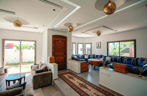 Essaouira Villa | Villa moderne à 5 min de la plage avec jardin et 3 salons