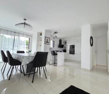 Pornichet Villa | Villa Moderne et Intimiste, à Quelques Minutes de la Baie de la BAULE