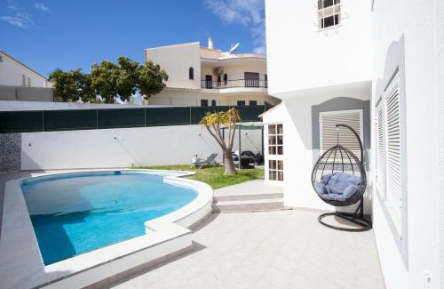 Gambelas Casa | Villa Monaco