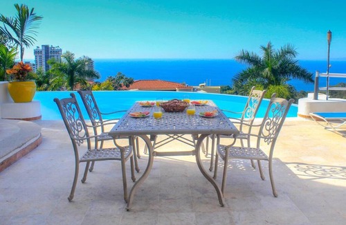 Zona sur Villa | Villa Mozzafiato Private Resort with Full Staff and Heated Pool