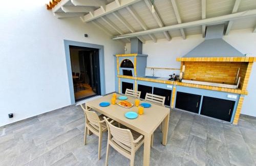 Mourteri Casa | Villa Myrtia Mourteri just steps from the beach