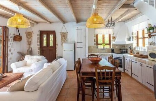Evreti Casa | Villa Mystique - Encantador, sereno con piscina y mágicas vistas al mar.