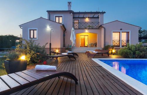 Valtura Villa | Villa NaNa - modern Villa with a pool surrounded by nature, Istria-Pula