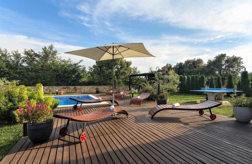 Valtura Villa | Villa NaNa - modern Villa with a pool surrounded by nature, Istria-Pula