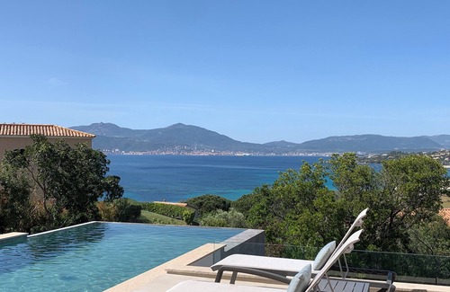 Pietrosella Villa | Villa Napoleon, vue mer Exceptionnelle, Grande Piscine à Debordement
