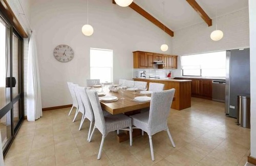 Aldinga Beach Villa | Villa Nashwauk - Aldinga Beach Getaways, una propiedad frente al mar en Esplanade
