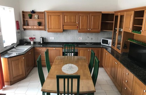 Naxxar Casa | Propiedad céntrica, totalmente AC, moderna, independiente con piscina
