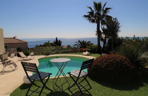 Antheor Casa | Villa near the beach for 8-9 people, air con, pool, secure private estate