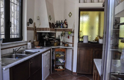Pagnano Villa | Villa Nèfisi, tres habitaciones, amplios espacios y jardín.
