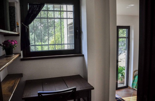 Pagnano Villa | Villa Nèfisi, tres habitaciones, amplios espacios y jardín.