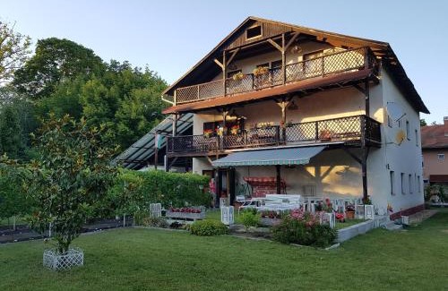 Balatonfoldvar Cama Y Desayuno | Villa-Negra Retro Panzió