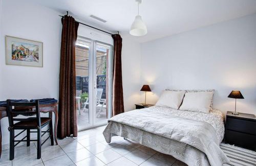 Montady Villa | Villa Neptune jardin garage