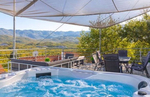 Biokovsko Selo Casa | Villa Nicole - heated pool, whirlpool, playground, gym, bikes