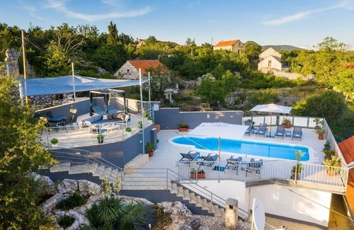 Biokovsko Selo Casa | Villa Nicole - heated pool, whirlpool, playground, gym, bikes
