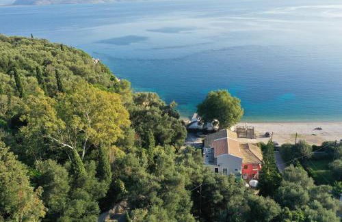 Petaleia Villa | Villa Nikolakis Kerasia, on the beach