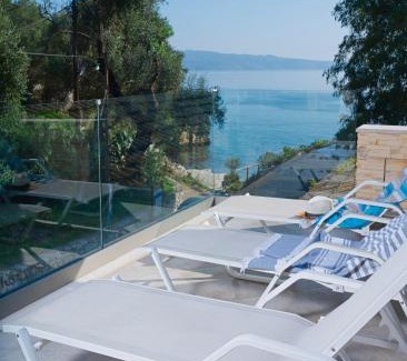Petaleia Villa | Villa Nikolakis Kerasia, on the beach