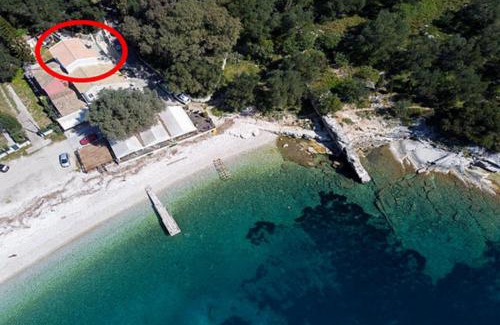 Petaleia Villa | Villa Nikolakis Kerasia, on the beach